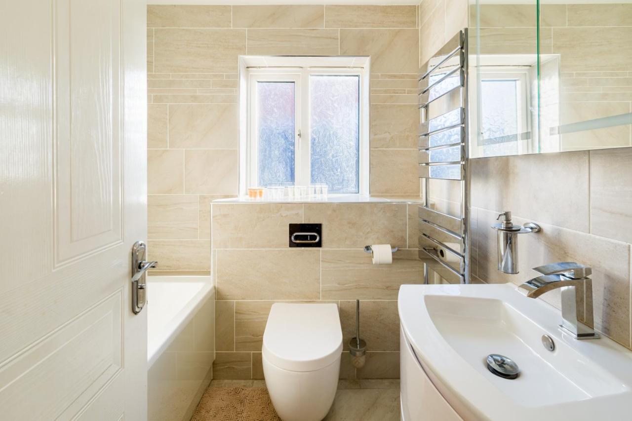 Drayton Manor House Free Parking Holiday home