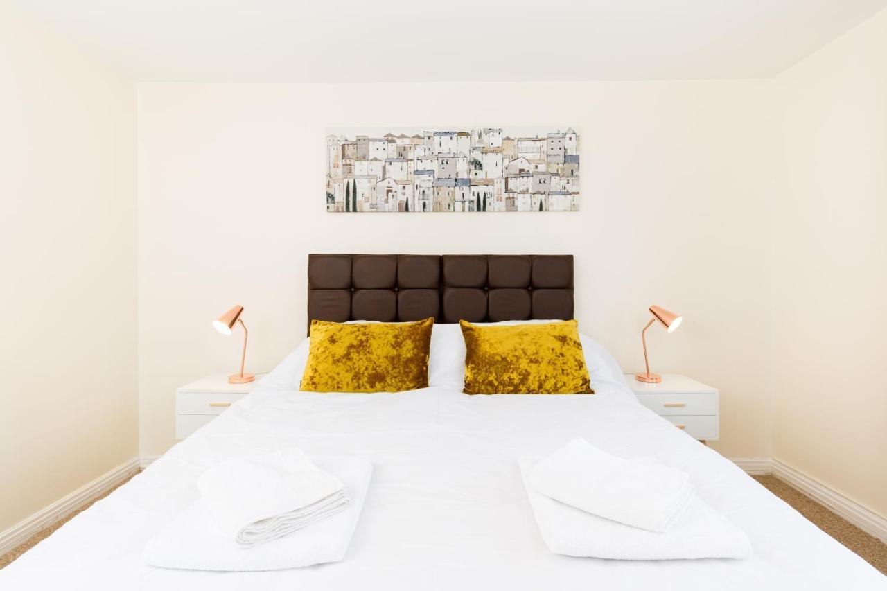 Drayton Manor House Free Parking Holiday home
