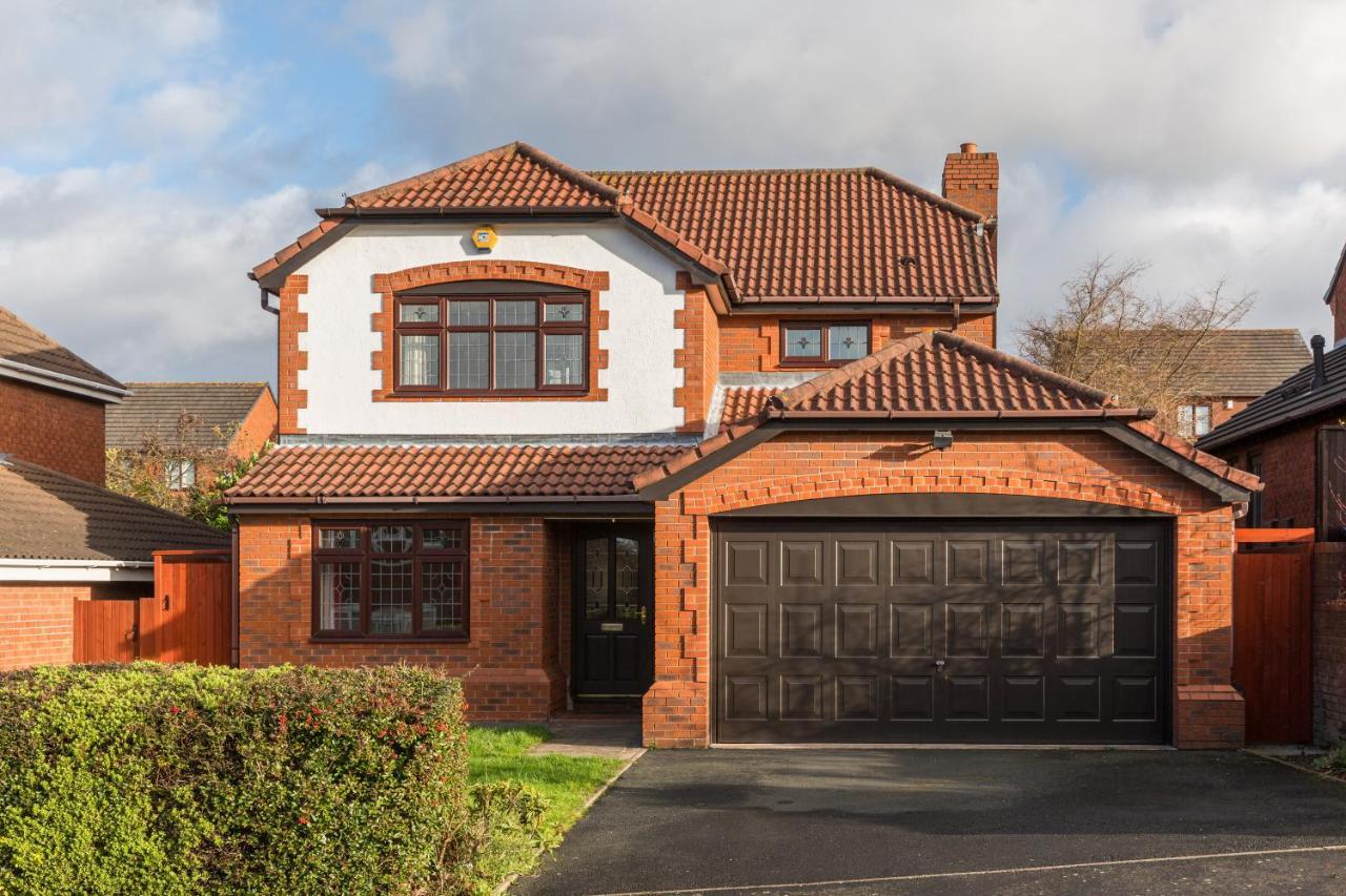 Drayton Manor House Free Parking Holiday home