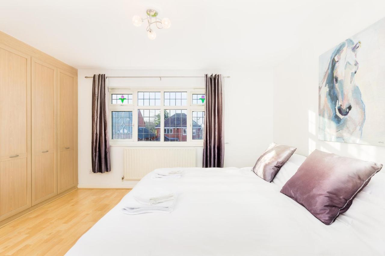 Drayton Manor House Free Parking Holiday home