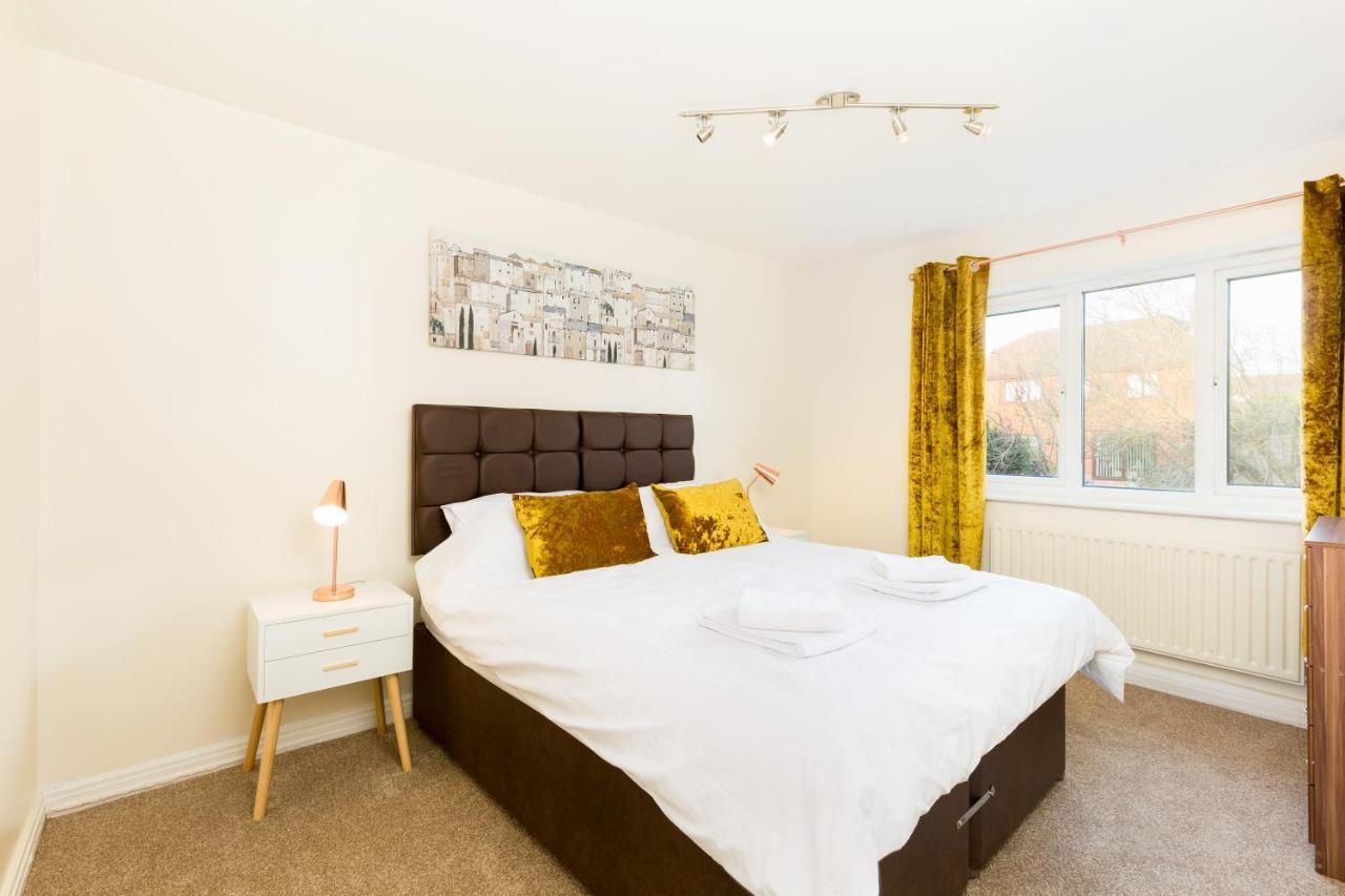 Drayton Manor House Free Parking *