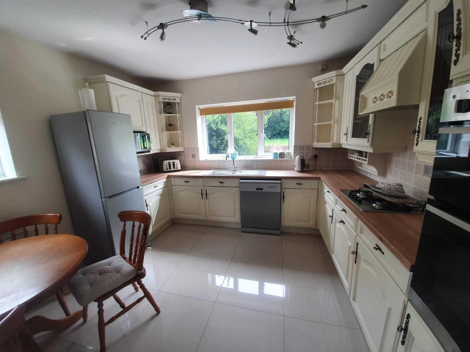 Holiday home Drayton Manor House Free Parking *